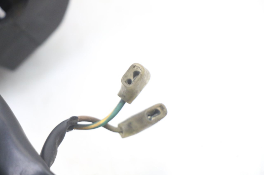 photo de RIGHT HANDLEBAR SWITCH YAMAHA FZS FAZER 600 (2001 - 2003) - Surface and material condition