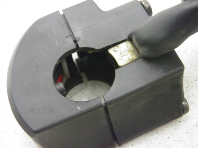 photo de RIGHT SWITCH YAMAHA XJS DIVERSION 600 (2000 - 2003) - Fixing points details