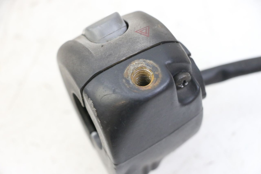 photo de RIGHT HANDLEBAR SWITCH YAMAHA YP MAJESTY 125 (2007 - 2010) - Technical close-up