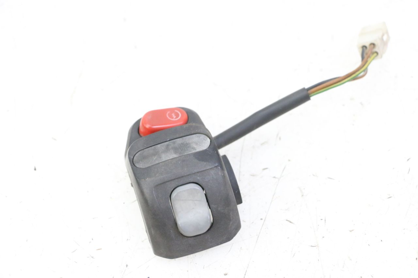 photo de RIGHT HANDLEBAR SWITCH YAMAHA YP MAJESTY 125 (2002 - 2006) - Alternative perspective