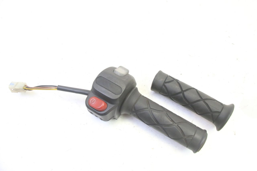 photo de RIGHT HANDLEBAR SWITCH YAMAHA YP MAJESTY 125 (2007 - 2010) - Main view