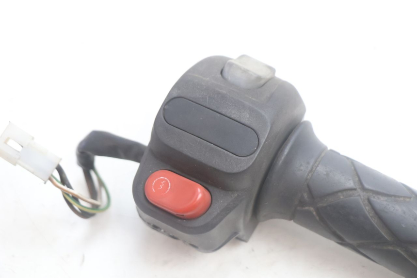 photo de RIGHT HANDLEBAR SWITCH YAMAHA YP MAJESTY 125 (2002 - 2006) - Component detail