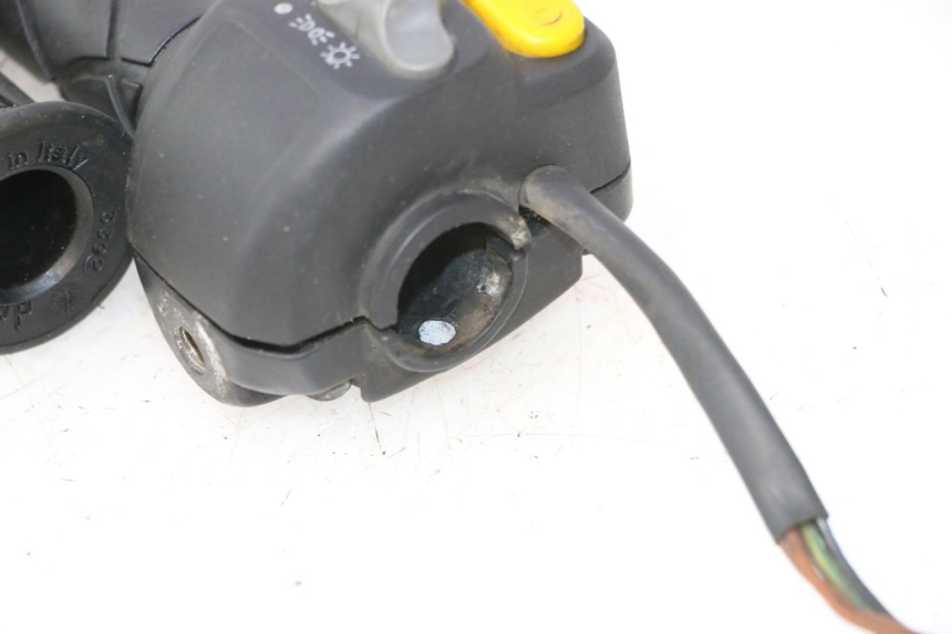 photo de RIGHT HANDLEBAR SWITCH YAMAHA YP MAJESTY 125 (1998 - 2001) - Product overview