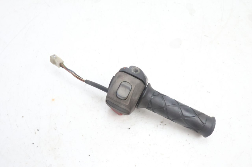 photo de RIGHT HANDLEBAR SWITCH YAMAHA YP MAJESTY 125 (2007 - 2010) - Component detail