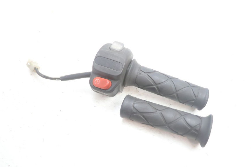 photo de RIGHT HANDLEBAR SWITCH YAMAHA YP MAJESTY 125 (2002 - 2006) - Main view