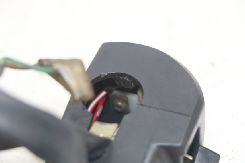 photo de RIGHT HANDLEBAR SWITCH YAMAHA YZF R THUNDERCAT 600 (1996 - 2003) - Component detail