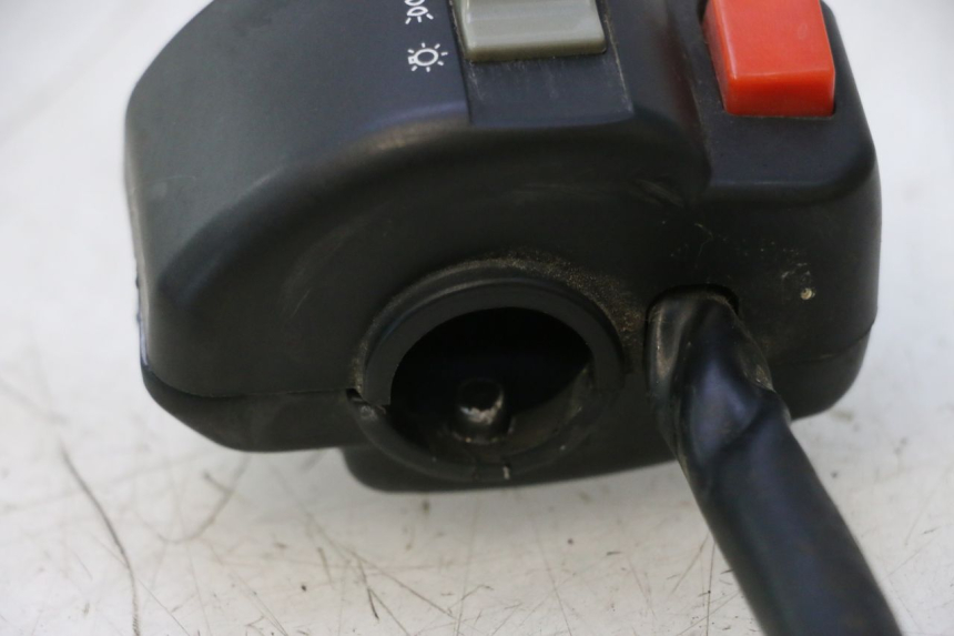 photo de RIGHT HANDLEBAR SWITCH UNIVERSAL BIKE ZN50QT-11B 50 (2018 - 2021) - Component detail