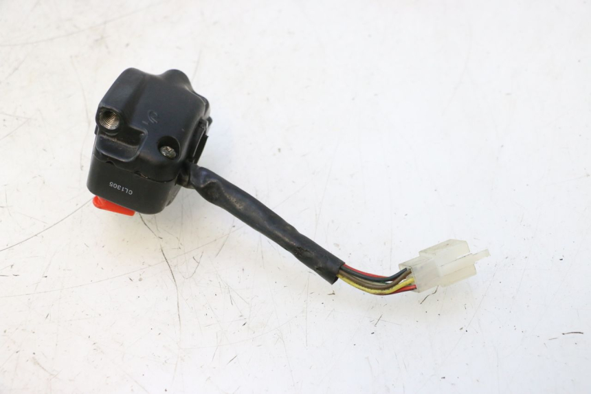 photo de RIGHT HANDLEBAR SWITCH UNIVERSAL BIKE ZN50QT-11B 50 (2018 - 2021) - Zoom on usage condition
