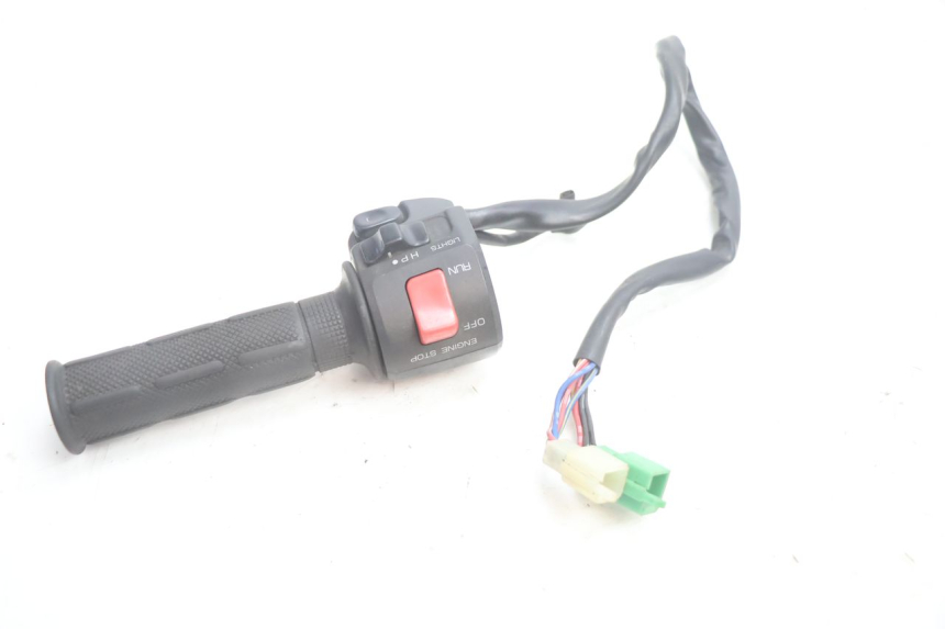photo de RIGHT SWITCH KAWASAKI ZX-6R ZX6R 600 (1995 - 1997) - Alternative perspective
