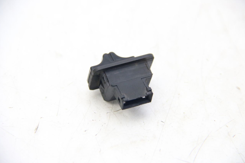 photo de TURN SIGNAL SWITCH ECCITY ARTELEC 670 1 (2013 - 2017) - Component detail