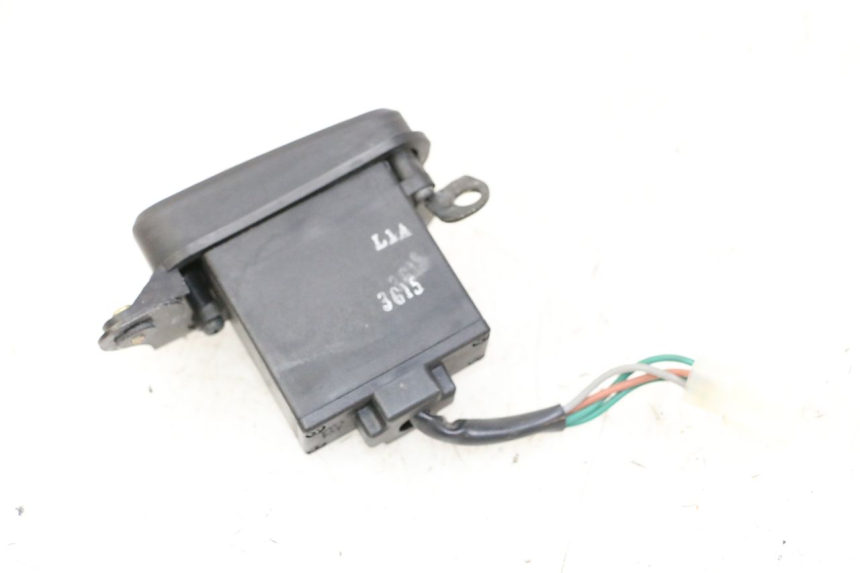 photo de HAZARD SWITCH SYM JOYMAX 125 (2010 - 2017) - Technical close-up