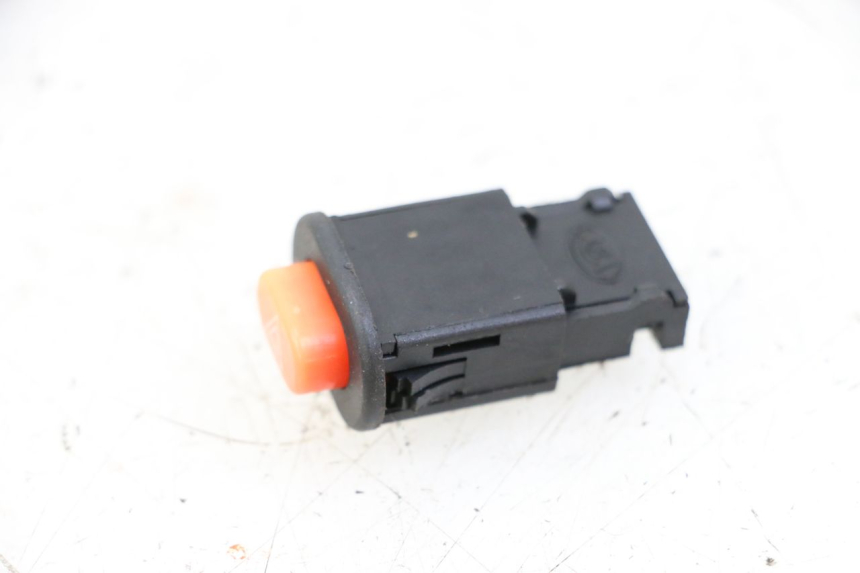 photo de HAZARD SWITCH LONGJIA SHARPY 125 (2020 - 2024) - Zoom on usage condition