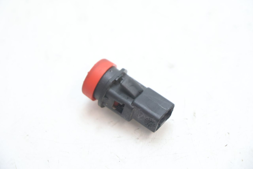 photo de HAZARD SWITCH PIAGGIO MP3 LT 300 (2010 - 2016) - Zoom on usage condition