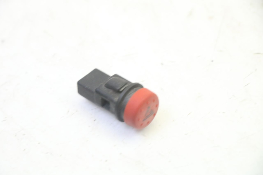 photo de HAZARD SWITCH PIAGGIO MP3 500 (2011 - 2015) - Component detail