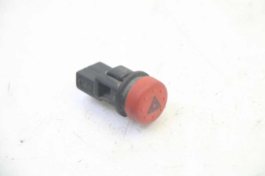 photo de HAZARD SWITCH PIAGGIO MP3 125 (2006 - 2014) - Component detail
