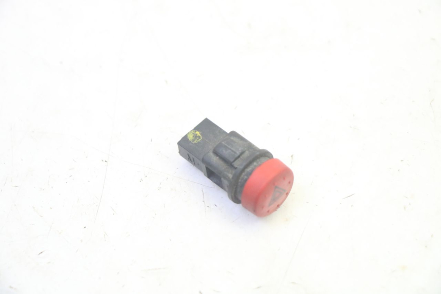 photo de HAZARD SWITCH PIAGGIO MP3 500 (2016 - 2018) - Component detail