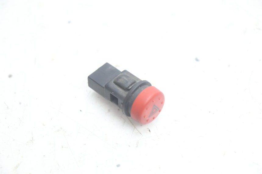 photo de HAZARD SWITCH PIAGGIO MP3 125 (2006 - 2014) - Component detail