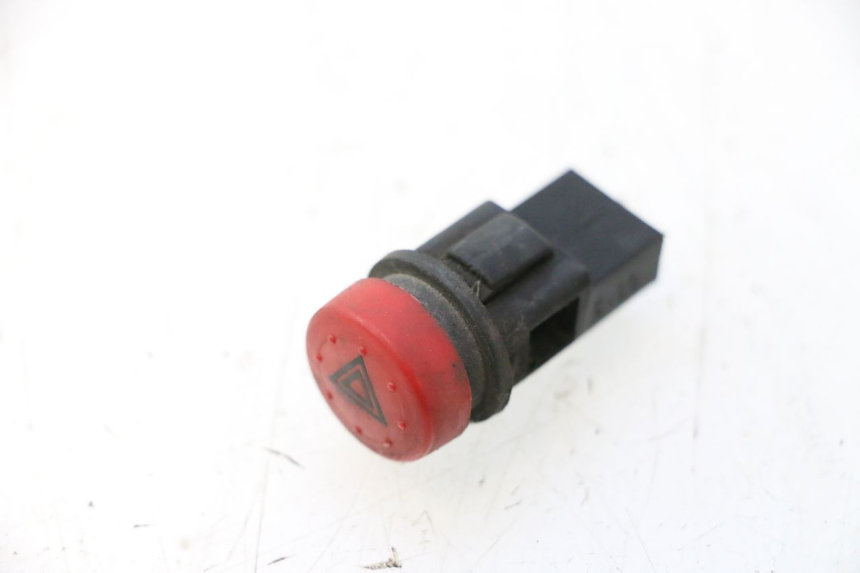 photo de HAZARD SWITCH PIAGGIO MP3 500 (2011 - 2015) - Zoom on usage condition