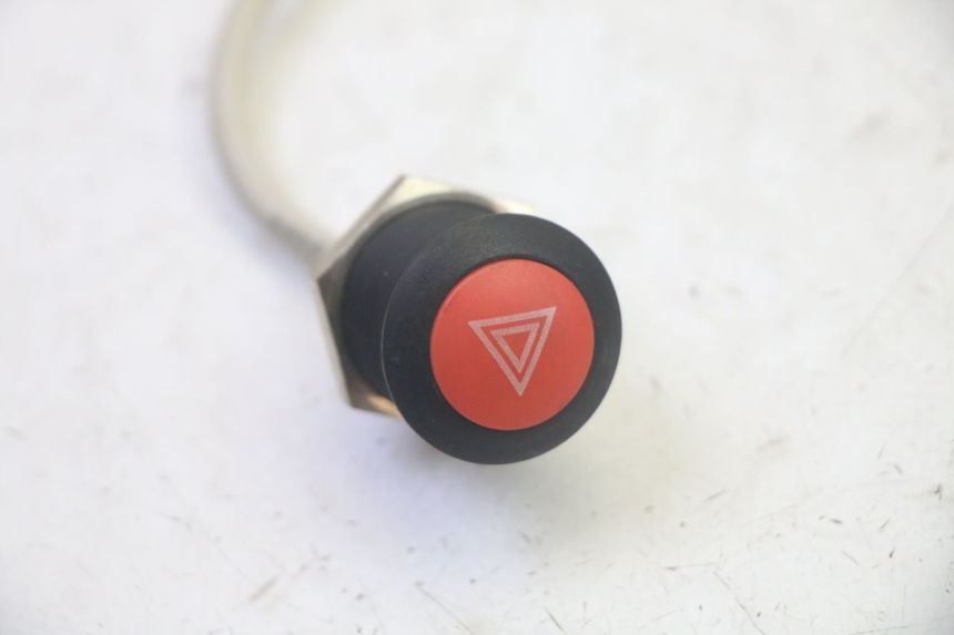 photo de HAZARD SWITCH LIGIER PULSE 3 1 (2014 - 2020) - Zoom on usage condition