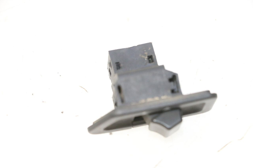 photo de TURN SIGNAL SWITCH YAMAHA XMAX X-MAX 125 (2006 - 2009) - Zoom on usage condition