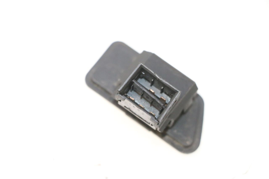 photo de TURN SIGNAL SWITCH YAMAHA XMAX X-MAX 125 (2006 - 2009) - Alternative perspective