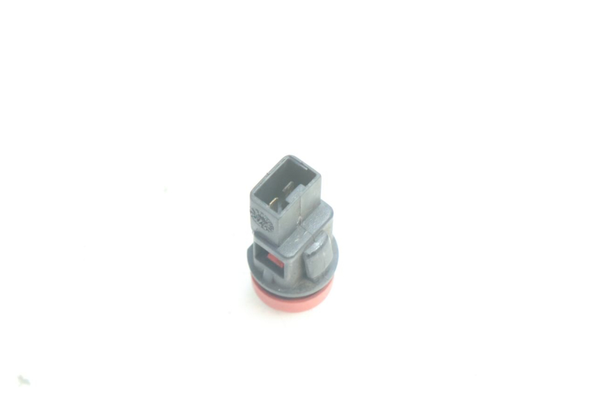 photo de HAZARD SWITCH PIAGGIO X9 AMALFI 180 (2000 - 2003) - Zoom on usage condition