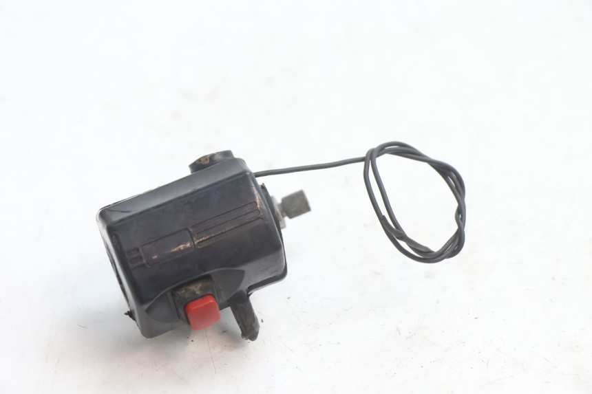 photo de LEFT SWITCH PEUGEOT 103 SPX CLIP 50 (1989 - 1992) - Zoom on usage condition