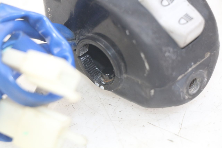 photo de LEFT HANDLEBAR SWITCH KYMCO AGILITY 16+ 4T 50 (2018 - 2023) - Zoom on usage condition