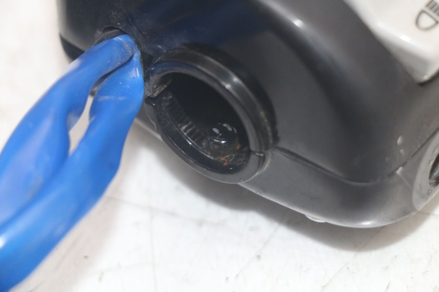 photo de LEFT HANDLEBAR SWITCH KYMCO AGILITY 4T 50 (2018 - 2022) - Fixing points details