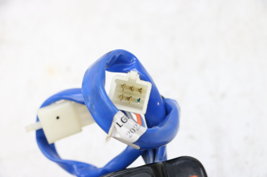 photo de LEFT HANDLEBAR SWITCH KYMCO AGILITY 4T 50 (2018 - 2022) - Zoom on usage condition