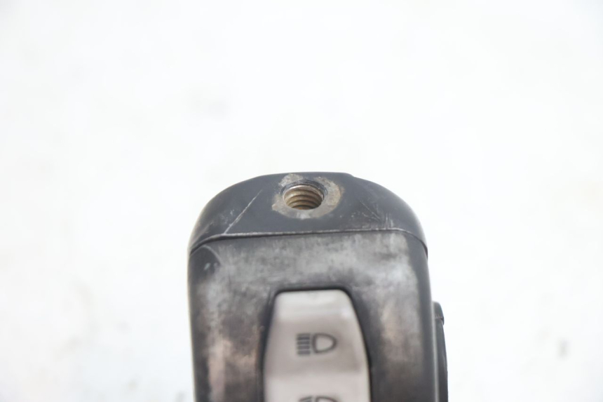 photo de LEFT HANDLEBAR SWITCH KYMCO AGILITY 4T 50 (2018 - 2022) - Zoom on usage condition