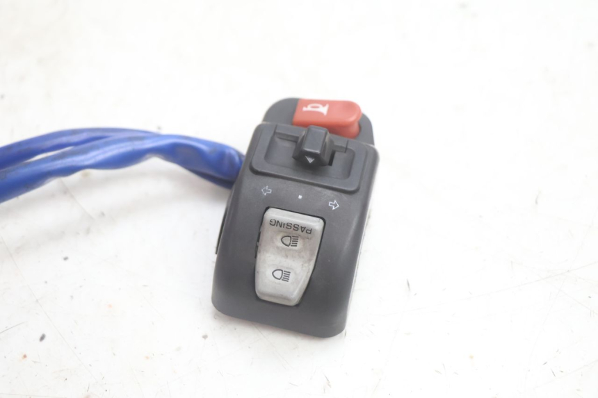 photo de LEFT HANDLEBAR SWITCH KYMCO AGILITY CITY 2T 50 (2008 - 2016) - Alternative perspective