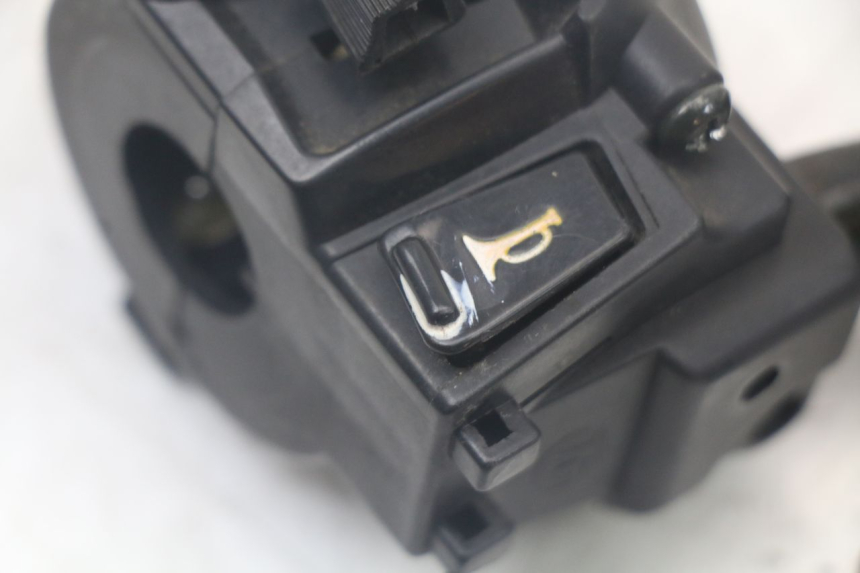 photo de LEFT HANDLEBAR SWITCH JONWAY AZTRAL 125 (2008 - 2017) - Zoom on usage condition