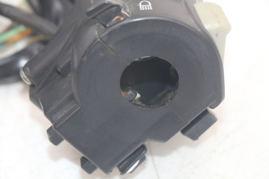 photo de LEFT HANDLEBAR SWITCH JONWAY AZTRAL 125 (2008 - 2017) - Fixing points details
