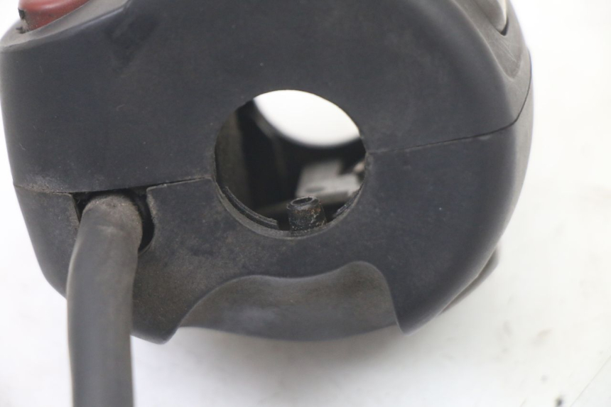 photo de LEFT HANDLEBAR SWITCH BMW C1 125 (2000 - 2003) - Fixing points details