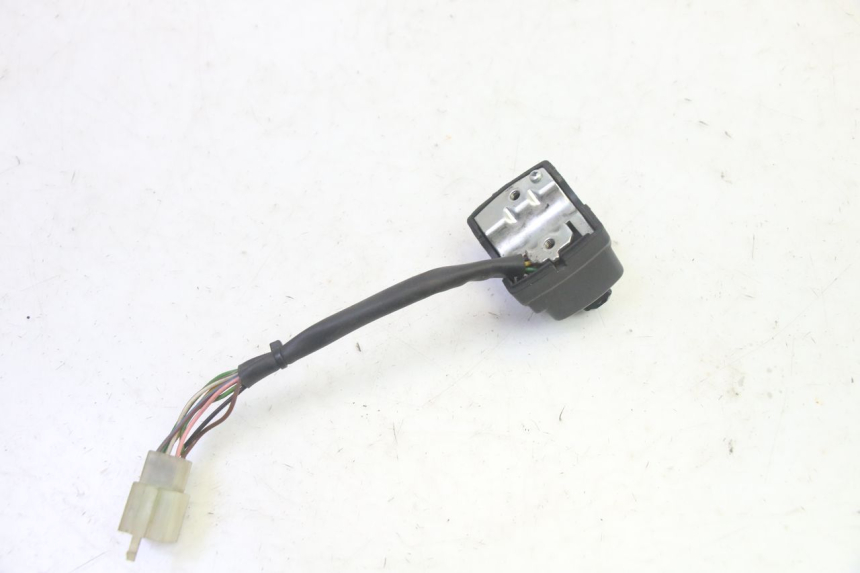 photo de LEFT HANDLEBAR SWITCH MBK BOOSTER SPIRIT 50 (2004 - 2017) - Technical close-up