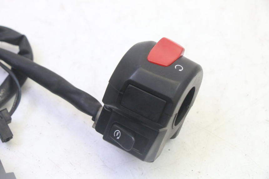 photo de LEFT HANDLEBAR SWITCH SUZUKI BURGMAN 125 (2007 - 2014) - Component detail