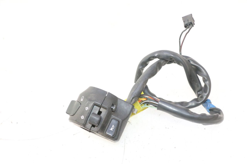 photo de LEFT HANDLEBAR SWITCH SUZUKI BURGMAN 125 (2007 - 2014) - Zoom on usage condition