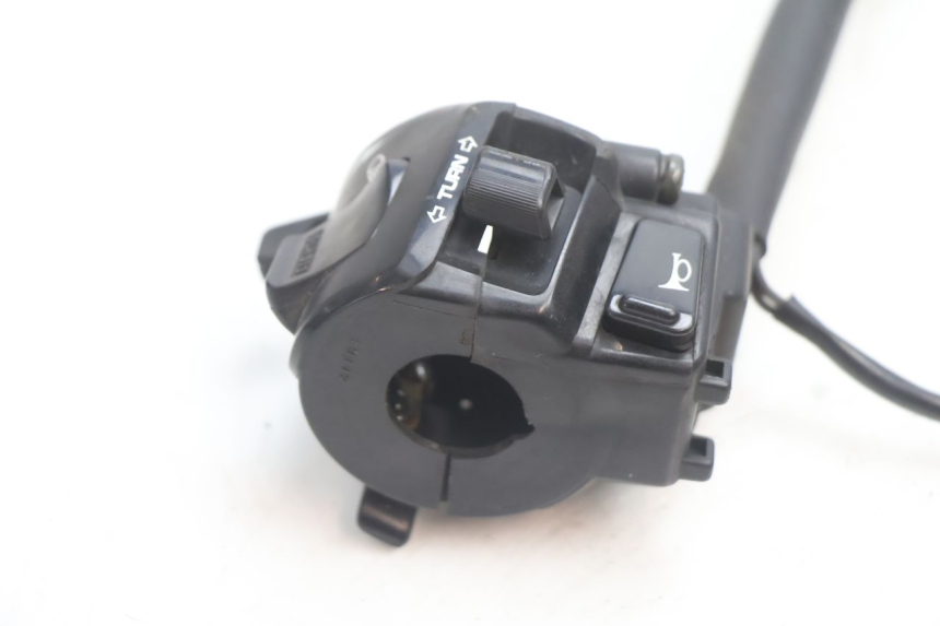 photo de LEFT SWITCH HONDA CB F HORNET 600 (2005 - 2006) - Zoom on usage condition
