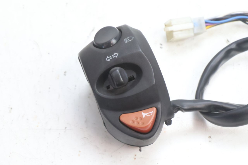 photo de LEFT HANDLEBAR SWITCH PEUGEOT CITYSTAR 2T 50 (2018 - 2021) - Component detail