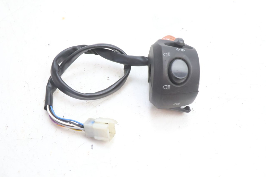 photo de LEFT HANDLEBAR SWITCH PEUGEOT CITYSTAR 2T 50 (2018 - 2021) - Zoom on usage condition