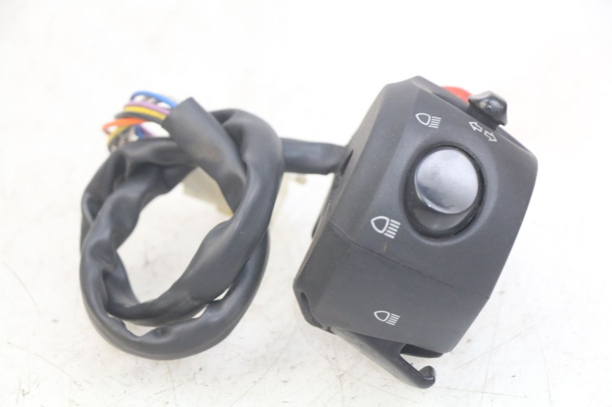 photo de LEFT HANDLEBAR SWITCH PEUGEOT CITYSTAR AIR 125 (2014 - 2017) - Technical close-up