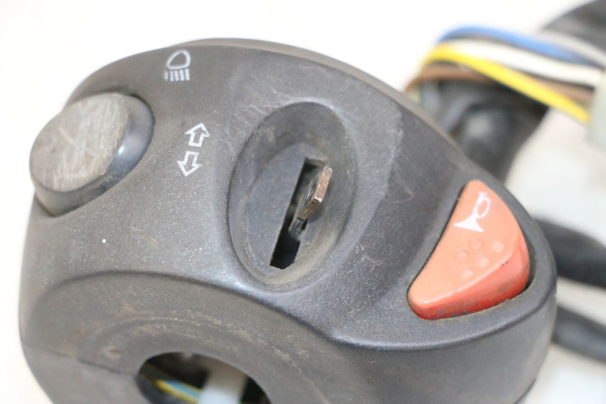 photo de LEFT HANDLEBAR SWITCH PEUGEOT CITYSTAR 50 (2013 - 2017) - Zoom on usage condition