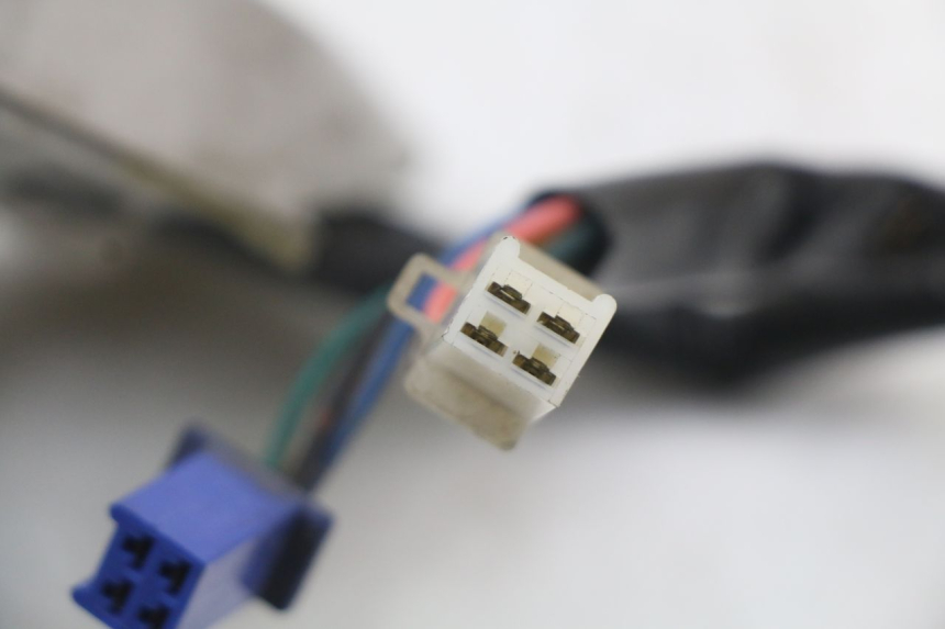 photo de LEFT HANDLEBAR SWITCH YAMAHA CYGNUS X 125 (2004 - 2007) - Fixing points details