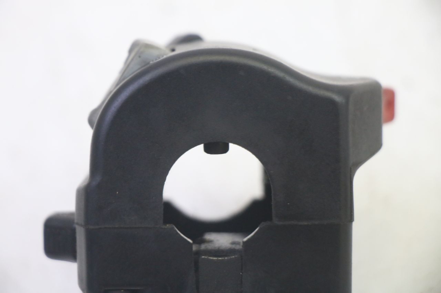 photo de LEFT SWITCH SUZUKI DL V STROM 1000 (2002 - 2007) - Fixing points details