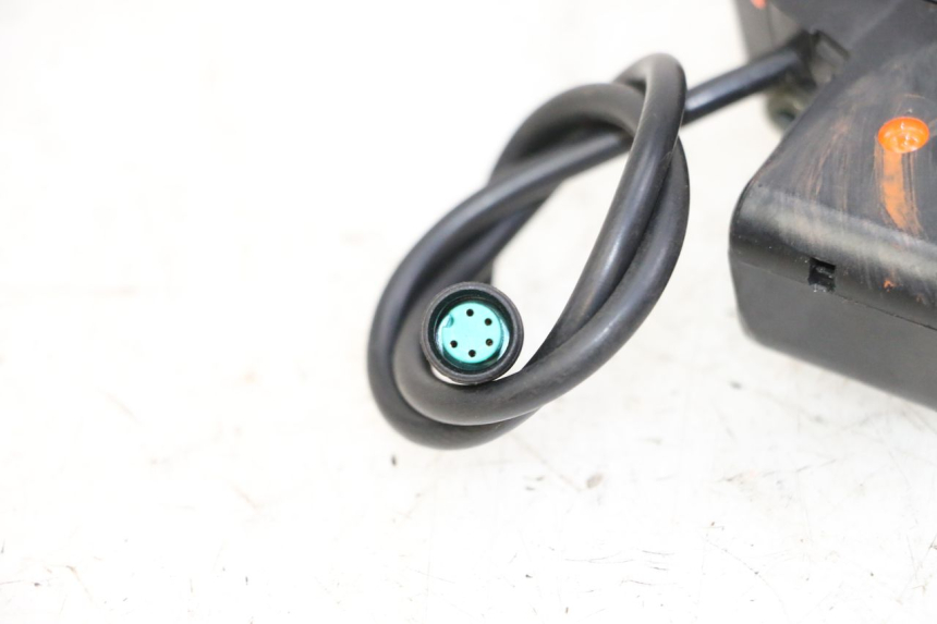 photo de LEFT SWITCH URBANGLIDE E-CROSS PRO 1 - Zoom on usage condition