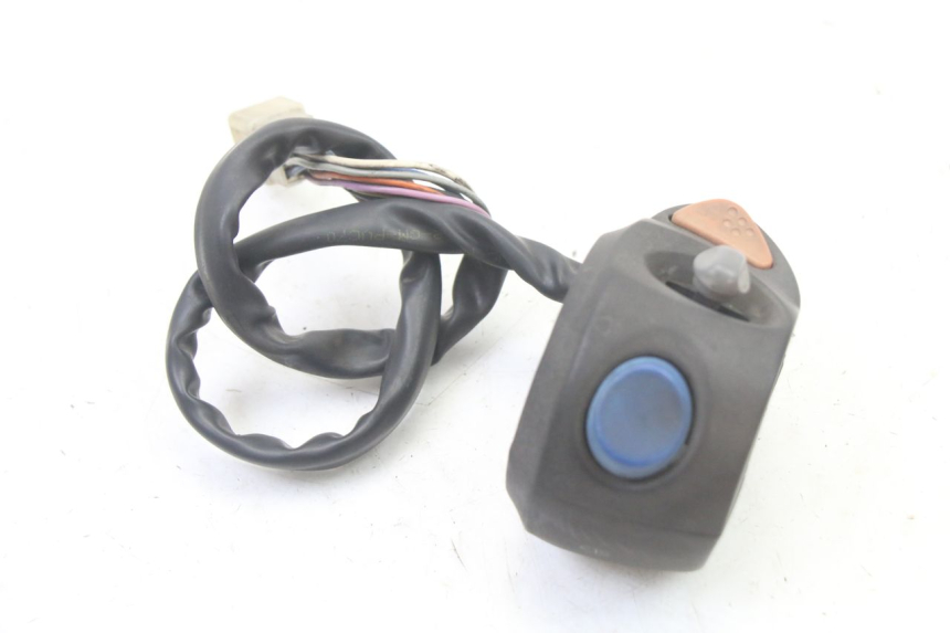 photo de LEFT HANDLEBAR SWITCH PEUGEOT ELYSTAR 50 (2002 - 2014) - Zoom on usage condition