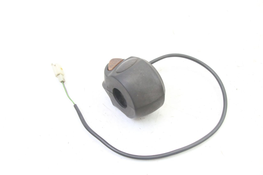 photo de LEFT HANDLEBAR SWITCH PEUGEOT ELYSTAR 50 (2002 - 2014) - Zoom on usage condition