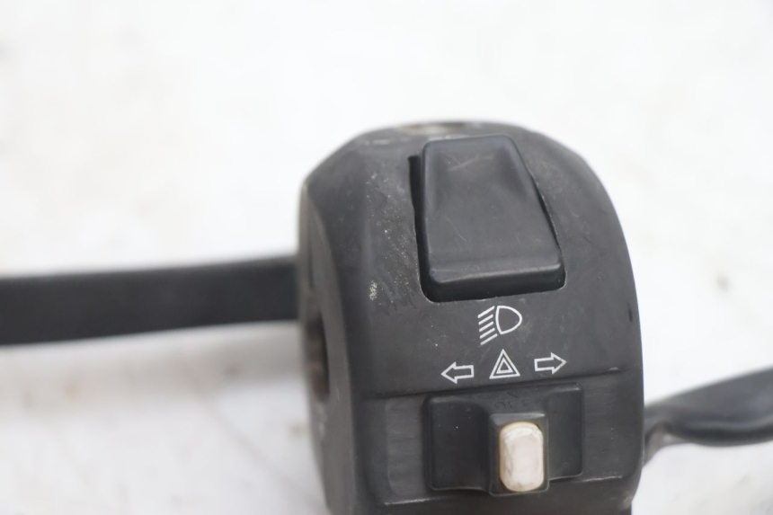 photo de LEFT HANDLEBAR SWITCH JM MOTORS EVOLIS 4T 50 (2018 - 2022) - Zoom on usage condition