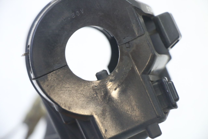 photo de LEFT HANDLEBAR SWITCH HONDA FES S-WING SWING ABS 125 (2007 - 2015) - Fixing points details